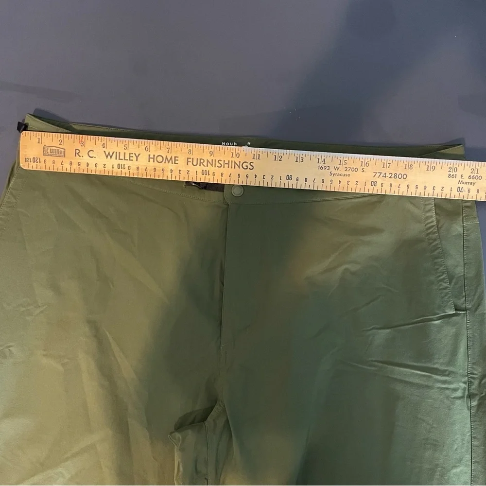 Mountain Hardwear Mens AP Pants 42x32 Green Hiking EUC outdoor